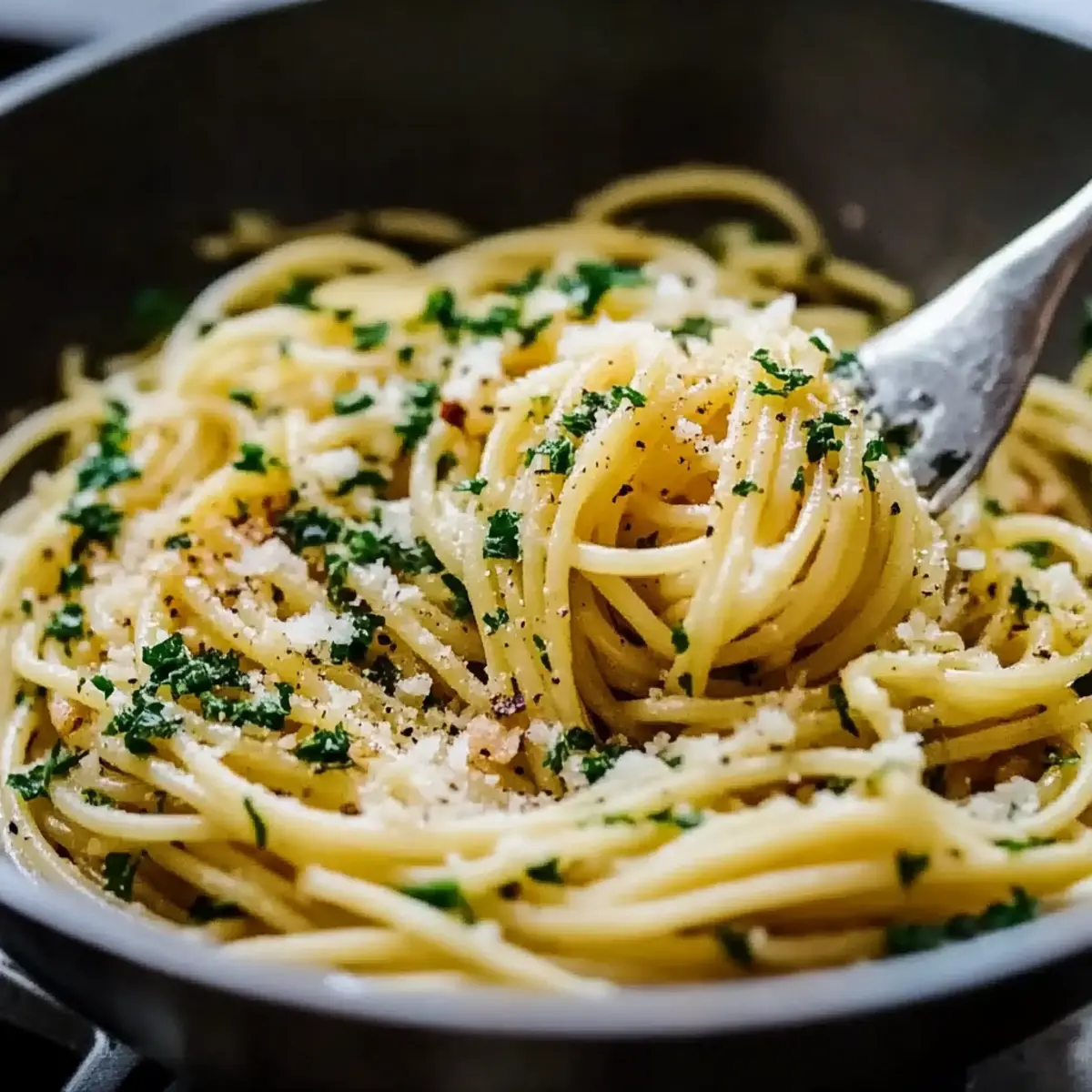 Italian Pasta with Garlic Olive Oil Sauce